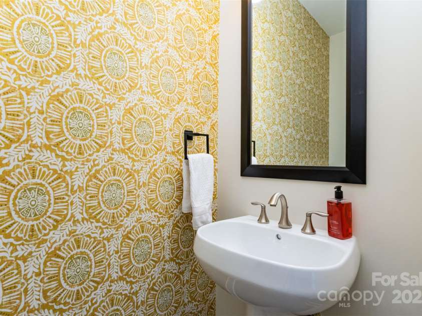 222 Caldwell Street, Charlotte, NC 28202.  MLS# CAR4306766, YatesRealty ID 5956. Lovely Powder Room