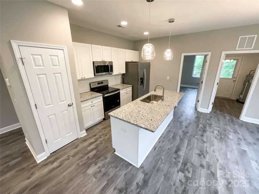 712 Washington Street, Shelby, NC 28150.  MLS# CAR4247594, YatesRealty ID 5957. 