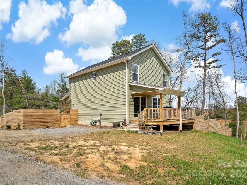 28 Whittier Drive, Alexander, NC 28701.  MLS# CAR4243488, YatesRealty ID 5958. 