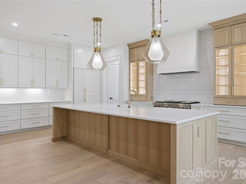 1519 Lynway Drive, Charlotte, NC 28203.  MLS# CAR4298826, YatesRealty ID 596. 