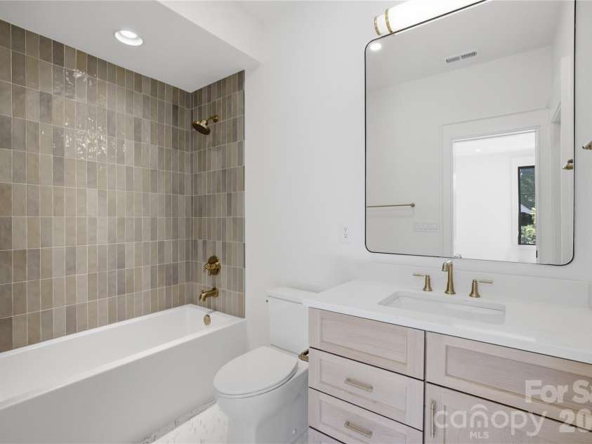 1519 Lynway Drive, Charlotte, NC 28203.  MLS# CAR4298826, YatesRealty ID 596. 