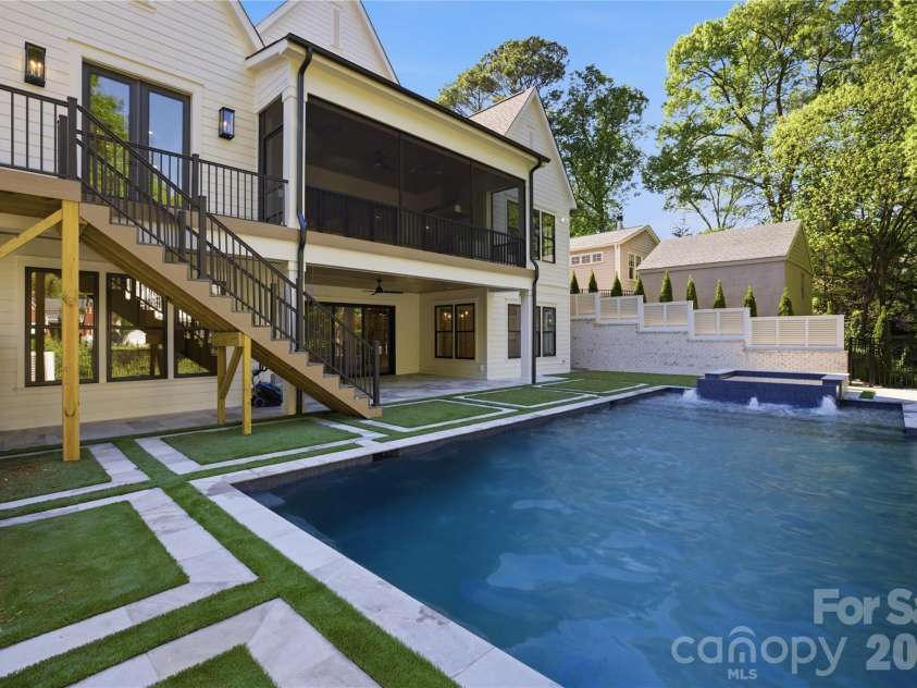 1519 Lynway Drive, Charlotte, NC 28203.  MLS# CAR4298826, YatesRealty ID 596. 