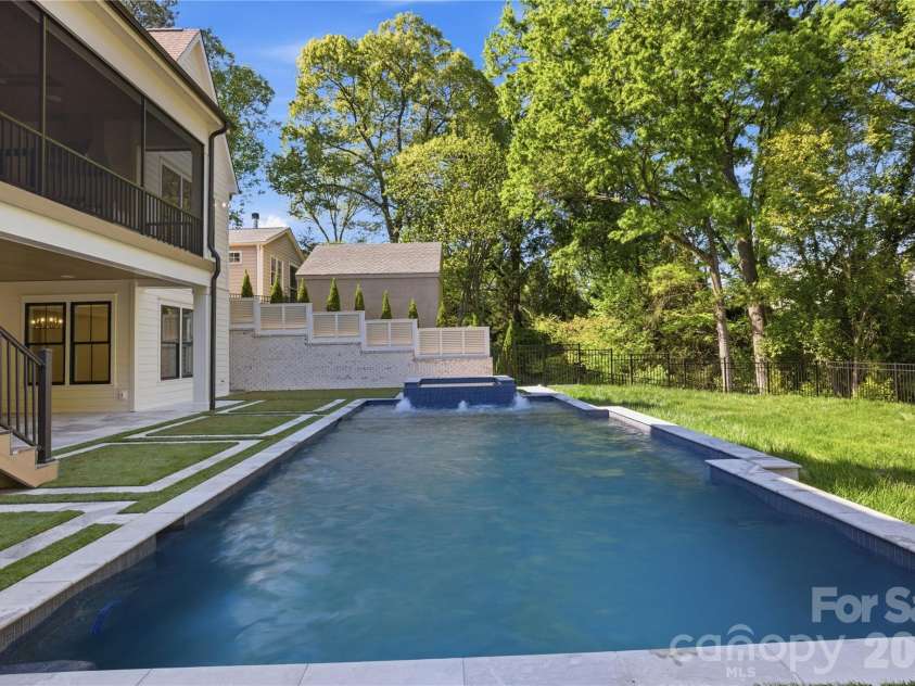 1519 Lynway Drive, Charlotte, NC 28203.  MLS# CAR4298826, YatesRealty ID 596. 