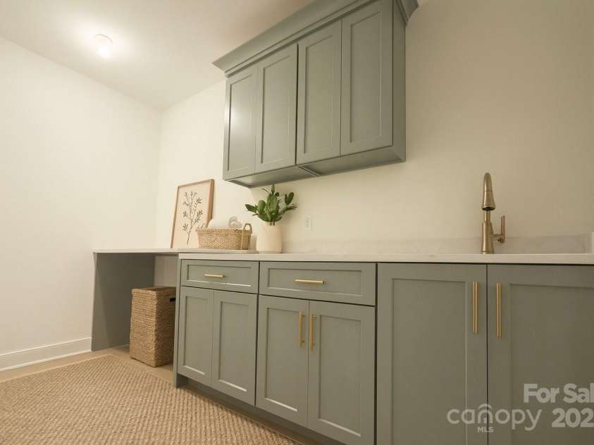 1519 Lynway Drive, Charlotte, NC 28203.  MLS# CAR4298826, YatesRealty ID 596. Certain images have been virtually staged or digitally modified to demonstrate potential layout, furnishings, or finishes. These images are for illustrative purposes only and do not represent current furnishings or complet