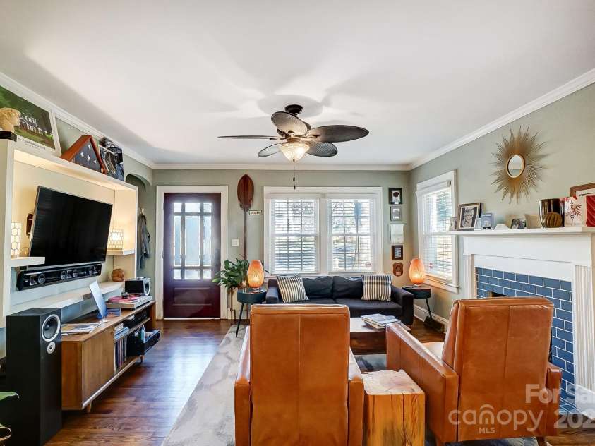 3800 Craig Avenue, Charlotte, NC 28211.  MLS# CAR4226664, YatesRealty ID 5960. 
