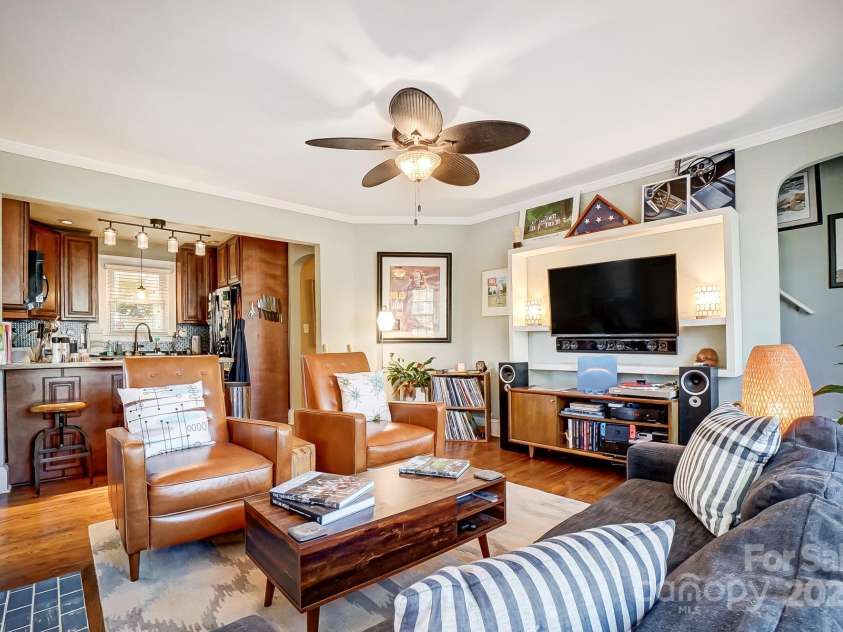 3800 Craig Avenue, Charlotte, NC 28211.  MLS# CAR4226664, YatesRealty ID 5960. 