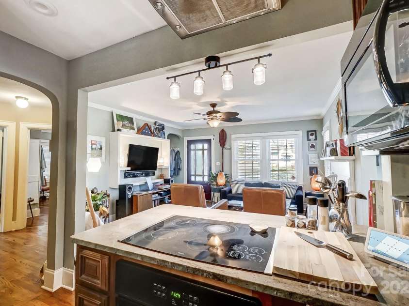 3800 Craig Avenue, Charlotte, NC 28211.  MLS# CAR4226664, YatesRealty ID 5960. 