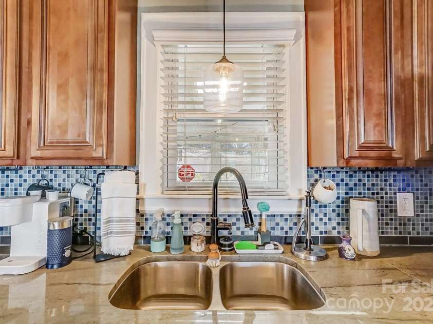 3800 Craig Avenue, Charlotte, NC 28211.  MLS# CAR4226664, YatesRealty ID 5960. 