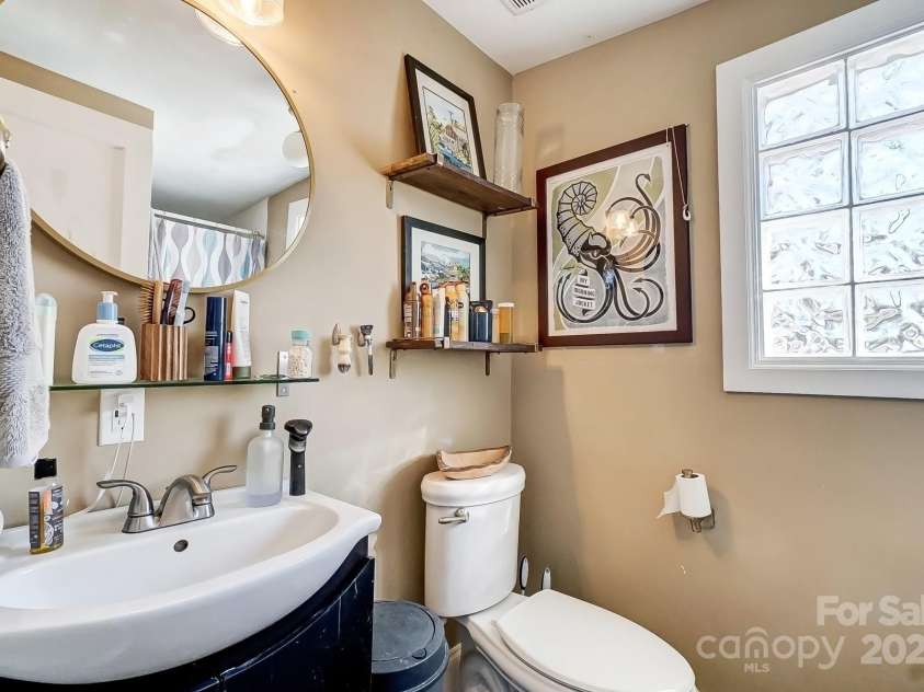 3800 Craig Avenue, Charlotte, NC 28211.  MLS# CAR4226664, YatesRealty ID 5960. 