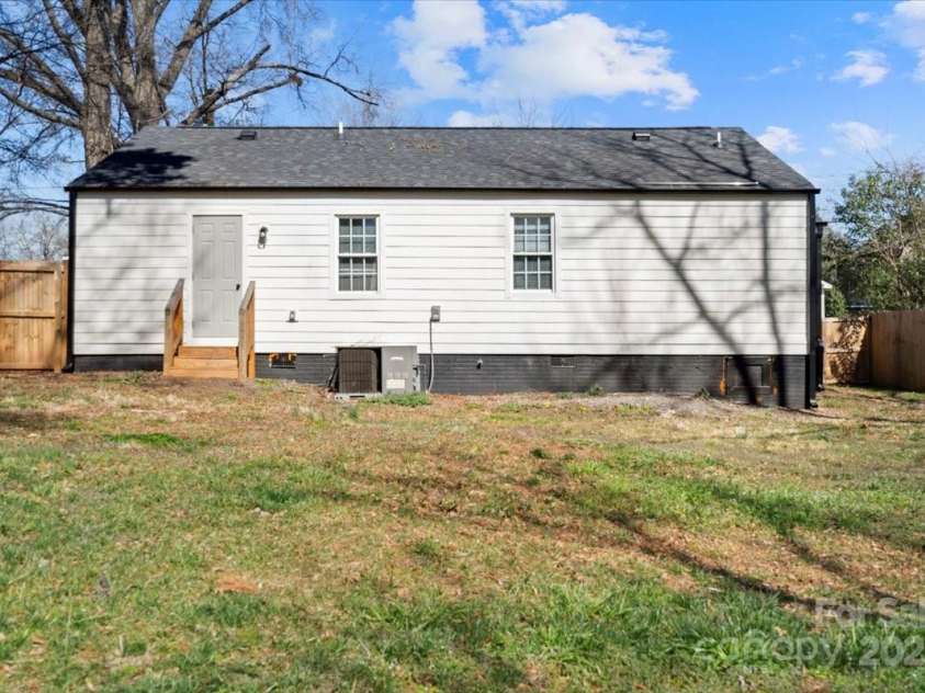 3411 Rogers Street, Charlotte, NC 28208.  MLS# CAR4218190, YatesRealty ID 5961. 