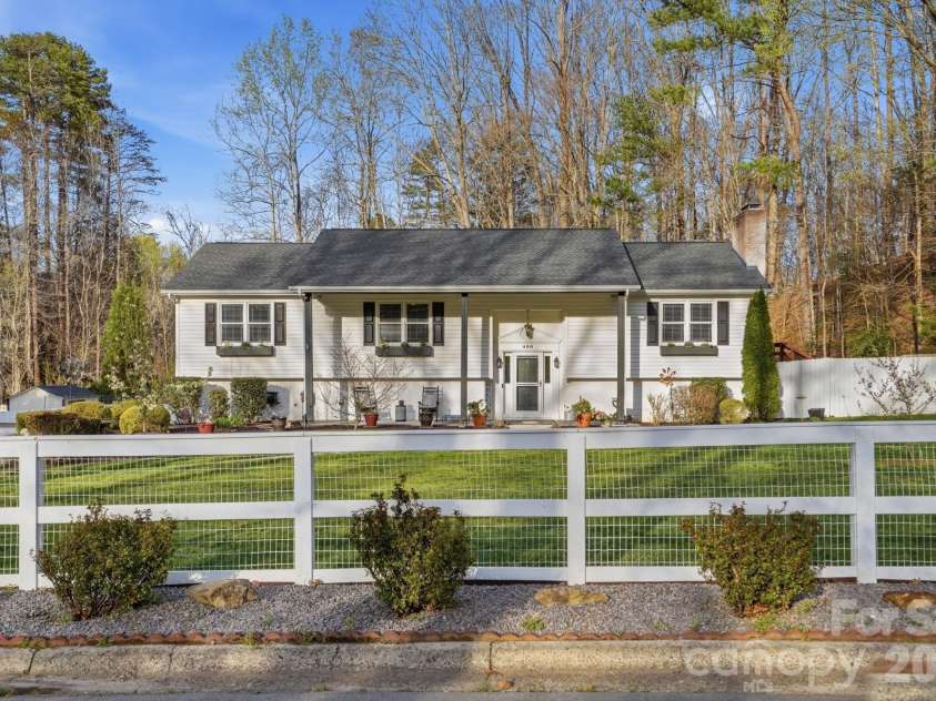 490 Woodend Drive, Concord, NC 28025.  MLS# CAR4357912, YatesRealty ID 5961. 