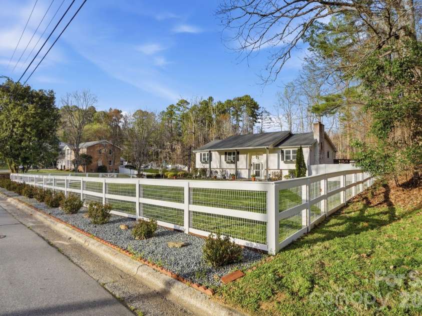 490 Woodend Drive, Concord, NC 28025.  MLS# CAR4357912, YatesRealty ID 5961. 