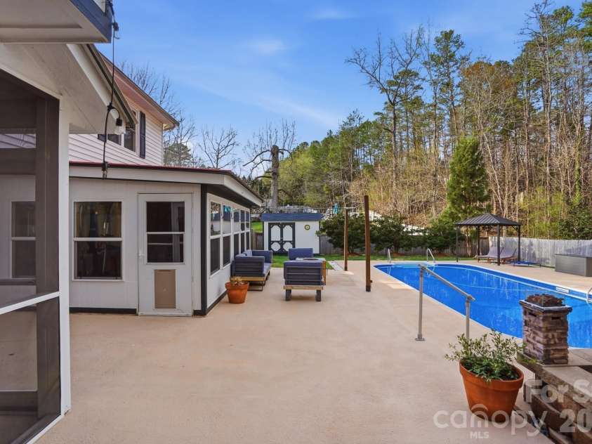490 Woodend Drive, Concord, NC 28025.  MLS# CAR4357912, YatesRealty ID 5961. 