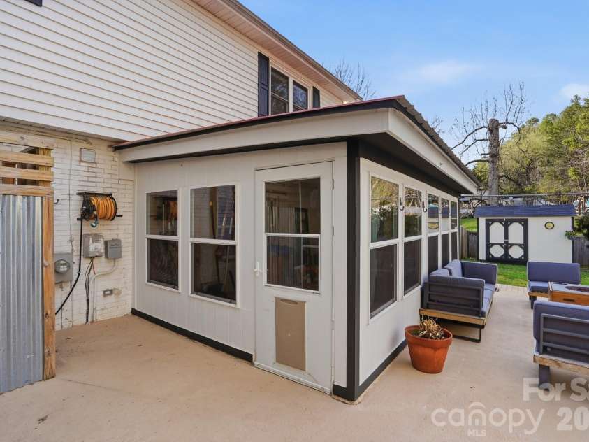 490 Woodend Drive, Concord, NC 28025.  MLS# CAR4357912, YatesRealty ID 5961. 