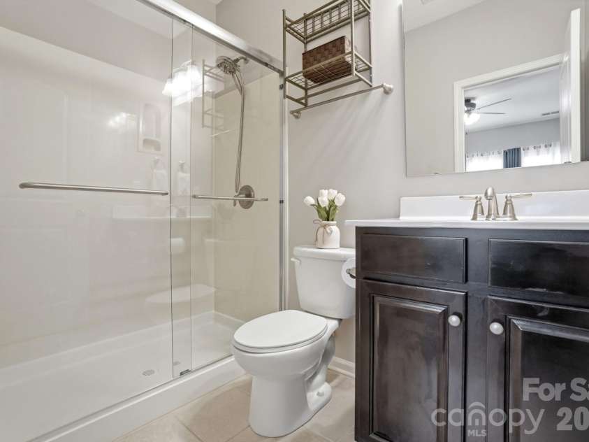 2650 Stonewood View, Kannapolis, NC 28081.  MLS# CAR4331034, YatesRealty ID 5962. Ensuite Bath