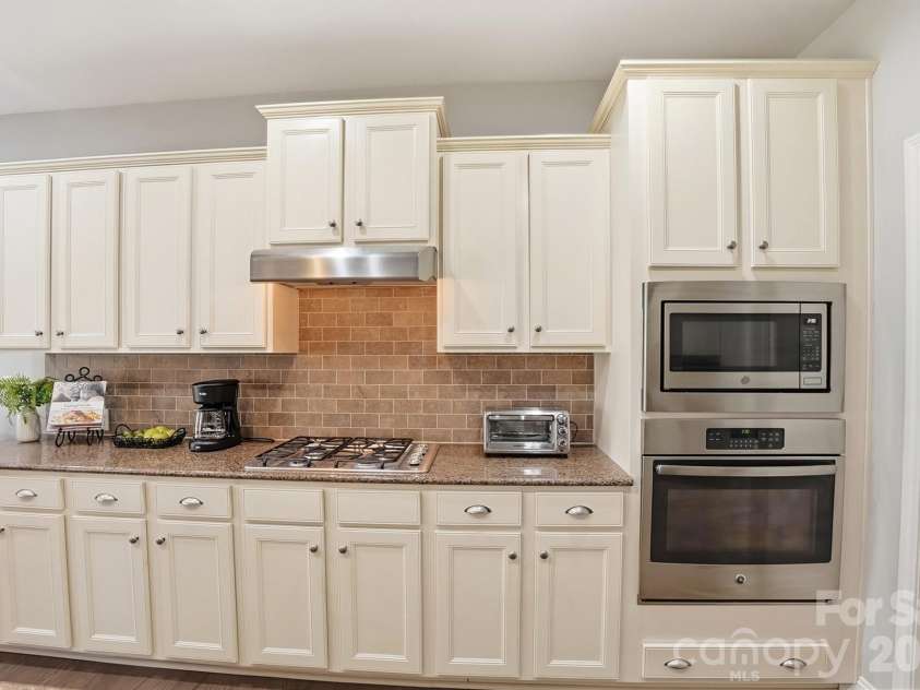 2650 Stonewood View, Kannapolis, NC 28081.  MLS# CAR4331034, YatesRealty ID 5962. Gas Cook Top