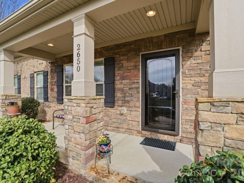 2650 Stonewood View, Kannapolis, NC 28081.  MLS# CAR4331034, YatesRealty ID 5962. Inviting Front Porch