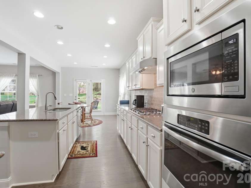 2650 Stonewood View, Kannapolis, NC 28081.  MLS# CAR4331034, YatesRealty ID 5962. Island style Kitchen with brick backsplash