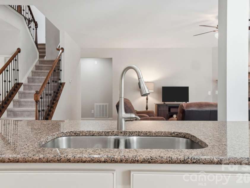 2650 Stonewood View, Kannapolis, NC 28081.  MLS# CAR4331034, YatesRealty ID 5962. Kitchen opens into Living Area