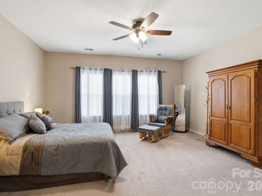 2650 Stonewood View, Kannapolis, NC 28081.  MLS# CAR4331034, YatesRealty ID 5962. Upper Level Ensuite