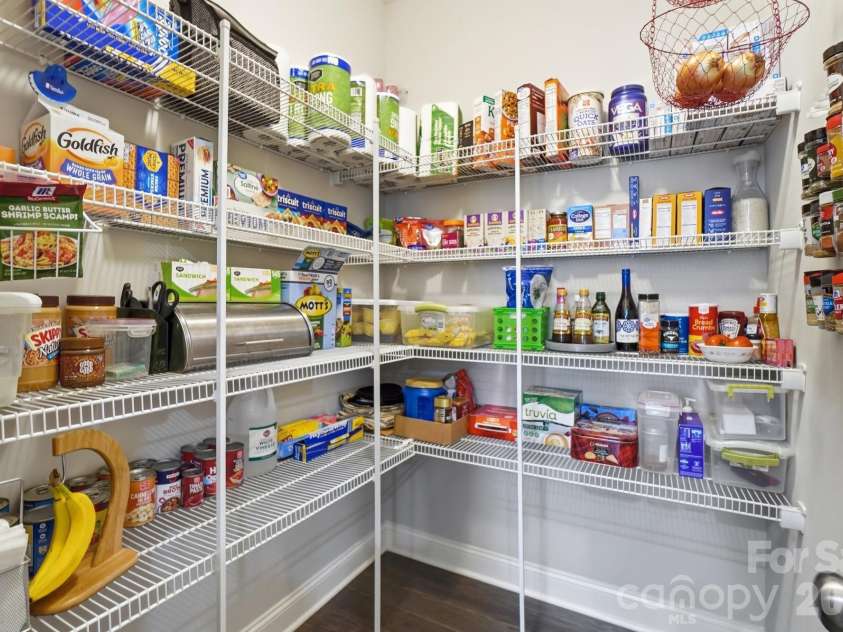 2650 Stonewood View, Kannapolis, NC 28081.  MLS# CAR4331034, YatesRealty ID 5962. Walk-In Pantry
