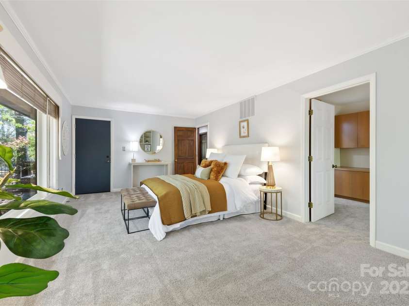 21 Hollyberry Woods, Lake Wylie, SC 29710.  MLS# CAR4241992, YatesRealty ID 5963. Bedroom on main has en suite access for optimal in law or guest suite.