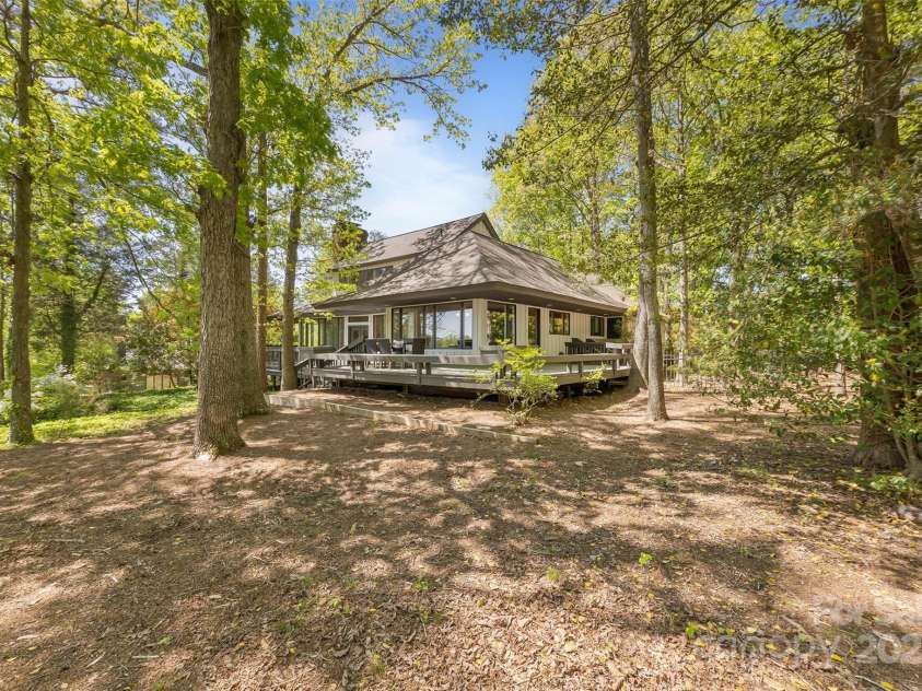 21 Hollyberry Woods, Lake Wylie, SC 29710.  MLS# CAR4241992, YatesRealty ID 5963. Plenty of usable and flat yard space, fenced side yard with very little maintenance required.