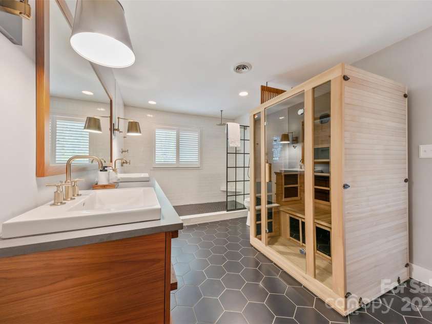 21 Hollyberry Woods, Lake Wylie, SC 29710.  MLS# CAR4241992, YatesRealty ID 5963. Spa like bathroom complete with sauna, dressing area, large floor to ceiling tiled shower.