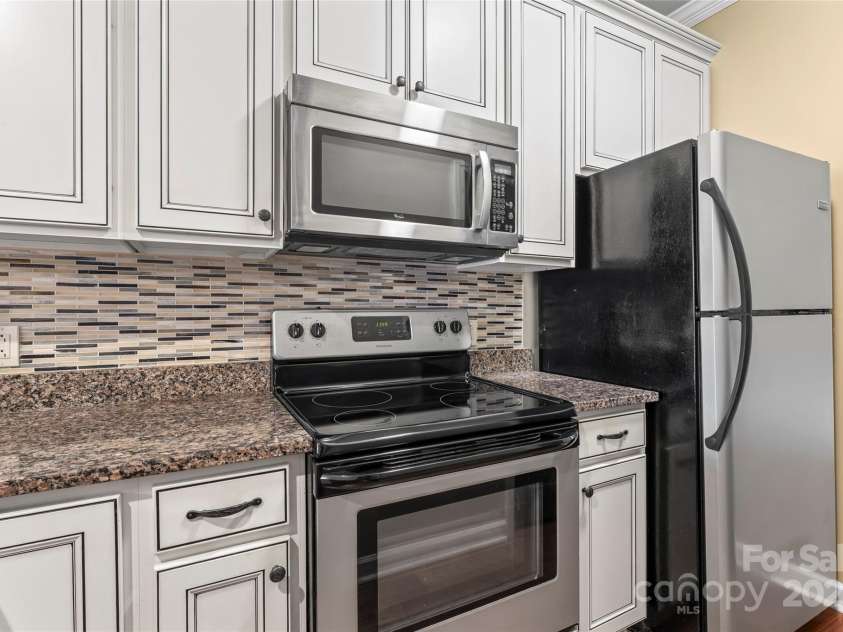 18009 Kings Point Drive, Cornelius, NC 28031.  MLS# CAR4315255, YatesRealty ID 5964. 