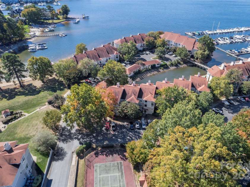 18009 Kings Point Drive, Cornelius, NC 28031.  MLS# CAR4315255, YatesRealty ID 5964. 