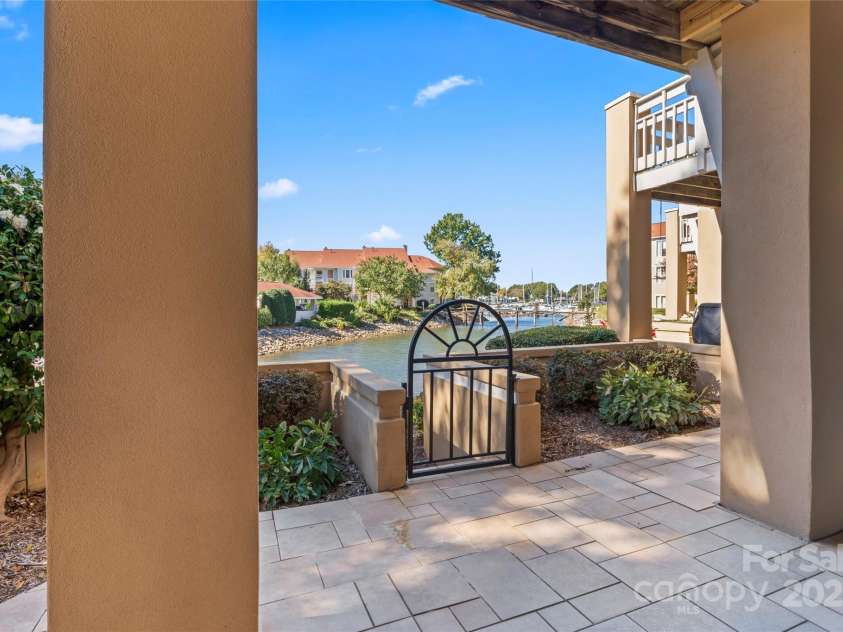 18009 Kings Point Drive, Cornelius, NC 28031.  MLS# CAR4315255, YatesRealty ID 5964. 