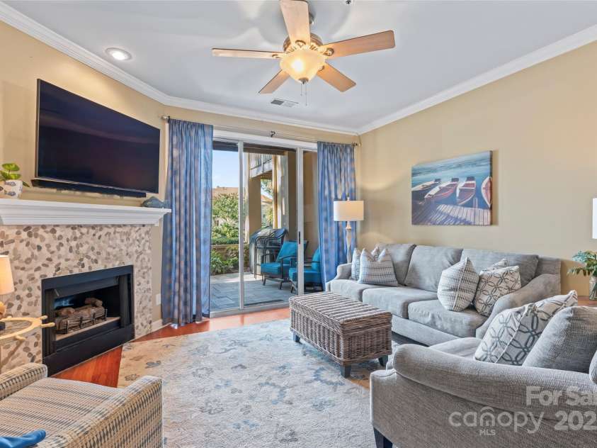 18009 Kings Point Drive, Cornelius, NC 28031.  MLS# CAR4315255, YatesRealty ID 5964. 