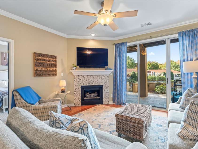 18009 Kings Point Drive, Cornelius, NC 28031.  MLS# CAR4315255, YatesRealty ID 5964. 