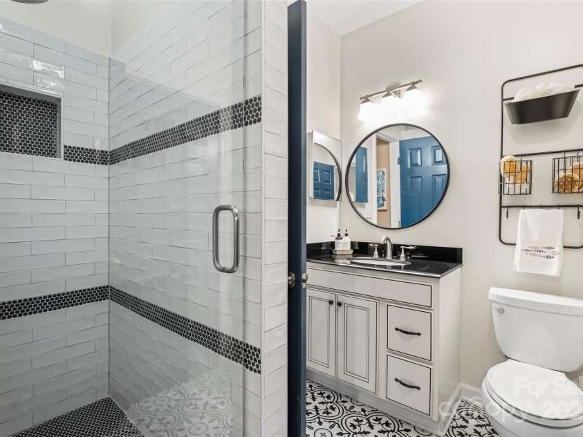 18009 Kings Point Drive, Cornelius, NC 28031.  MLS# CAR4315255, YatesRealty ID 5964. 