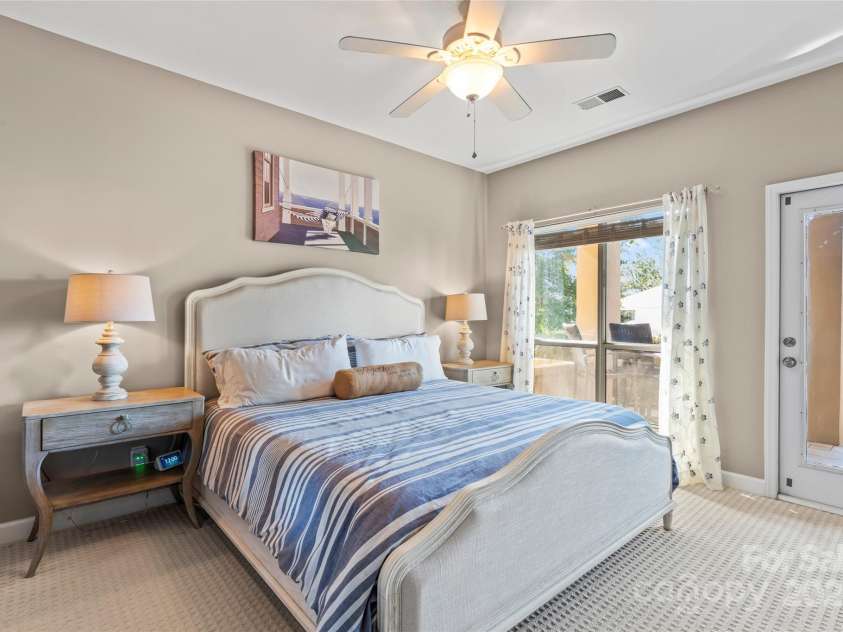 18009 Kings Point Drive, Cornelius, NC 28031.  MLS# CAR4315255, YatesRealty ID 5964. 