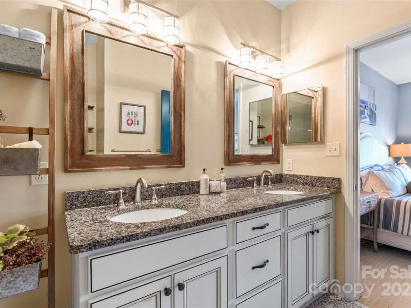 18009 Kings Point Drive, Cornelius, NC 28031.  MLS# CAR4315255, YatesRealty ID 5964. 