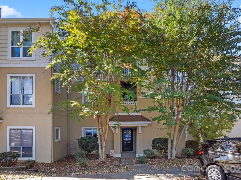 18009 Kings Point Drive, Cornelius, NC 28031.  MLS# CAR4315255, YatesRealty ID 5964. 