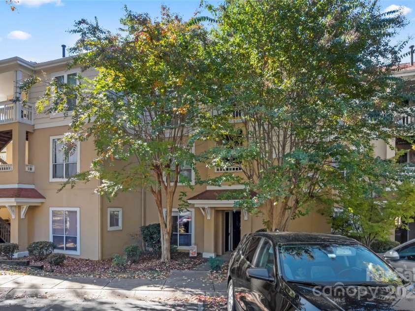 18009 Kings Point Drive, Cornelius, NC 28031.  MLS# CAR4315255, YatesRealty ID 5964. 