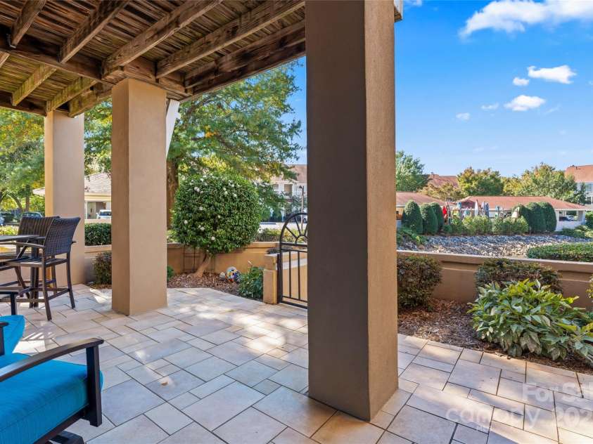 18009 Kings Point Drive, Cornelius, NC 28031.  MLS# CAR4315255, YatesRealty ID 5964. 