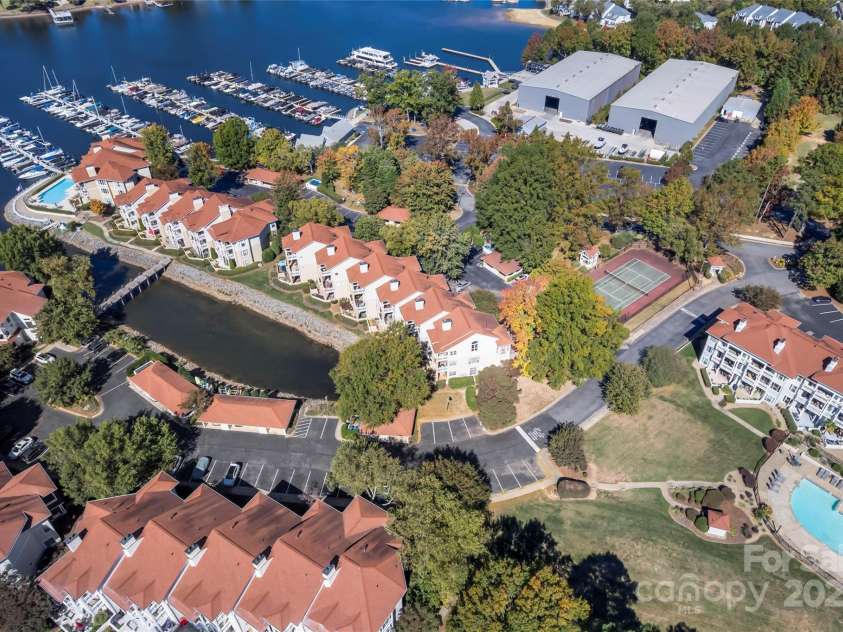 18009 Kings Point Drive, Cornelius, NC 28031.  MLS# CAR4315255, YatesRealty ID 5964. 