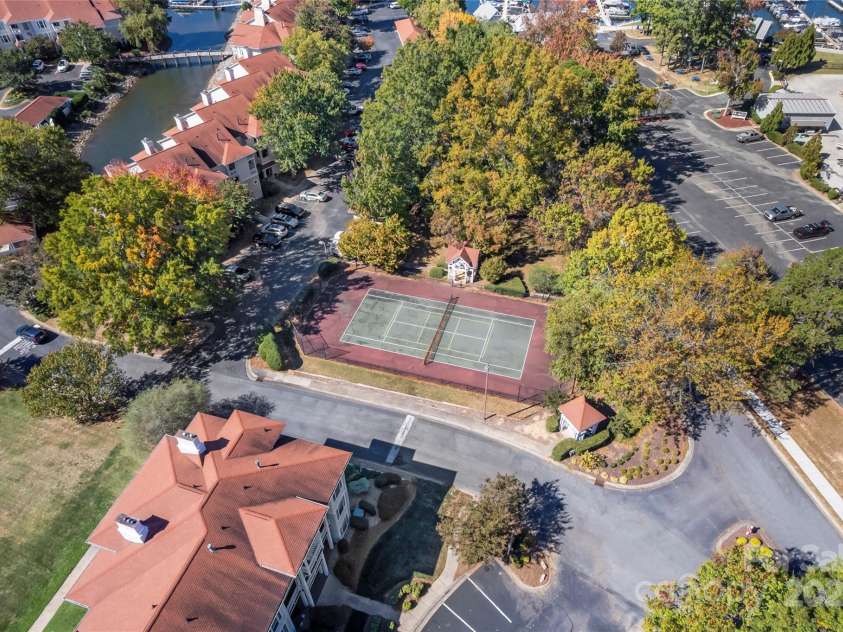 18009 Kings Point Drive, Cornelius, NC 28031.  MLS# CAR4315255, YatesRealty ID 5964. 