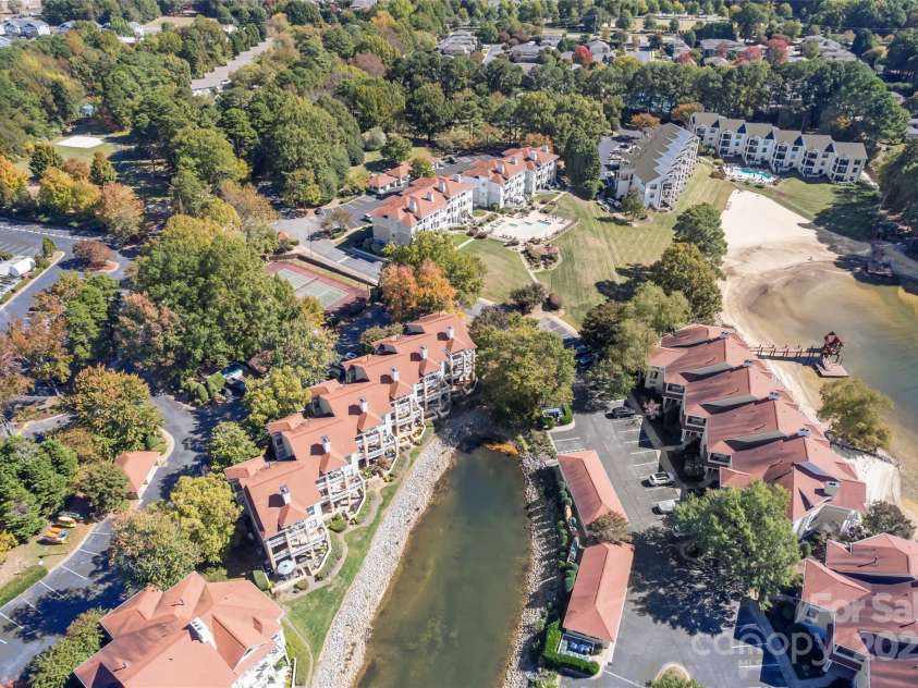 18009 Kings Point Drive, Cornelius, NC 28031.  MLS# CAR4315255, YatesRealty ID 5964. 