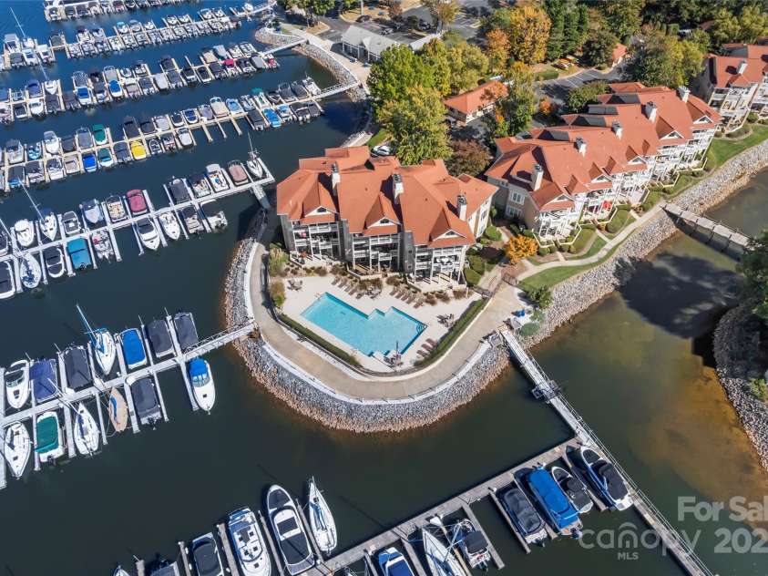 18009 Kings Point Drive, Cornelius, NC 28031.  MLS# CAR4315255, YatesRealty ID 5964. 