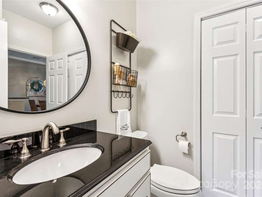 18009 Kings Point Drive, Cornelius, NC 28031.  MLS# CAR4315255, YatesRealty ID 5964. 