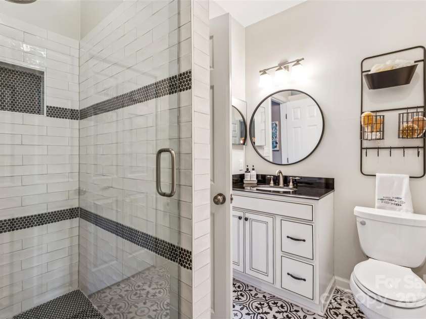 18009 Kings Point Drive, Cornelius, NC 28031.  MLS# CAR4315255, YatesRealty ID 5964. 