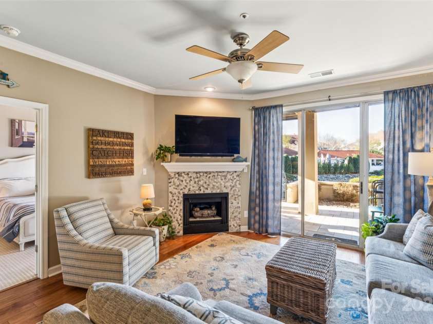 18009 Kings Point Drive, Cornelius, NC 28031.  MLS# CAR4315255, YatesRealty ID 5964. 