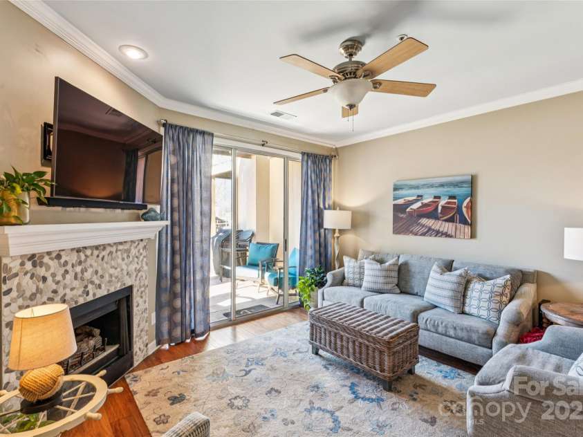 18009 Kings Point Drive, Cornelius, NC 28031.  MLS# CAR4315255, YatesRealty ID 5964. 