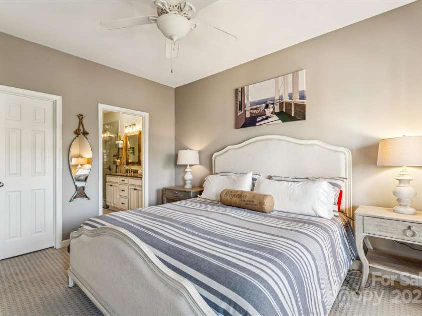 18009 Kings Point Drive, Cornelius, NC 28031.  MLS# CAR4315255, YatesRealty ID 5964. 