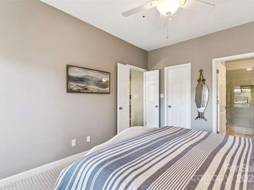 18009 Kings Point Drive, Cornelius, NC 28031.  MLS# CAR4315255, YatesRealty ID 5964. 