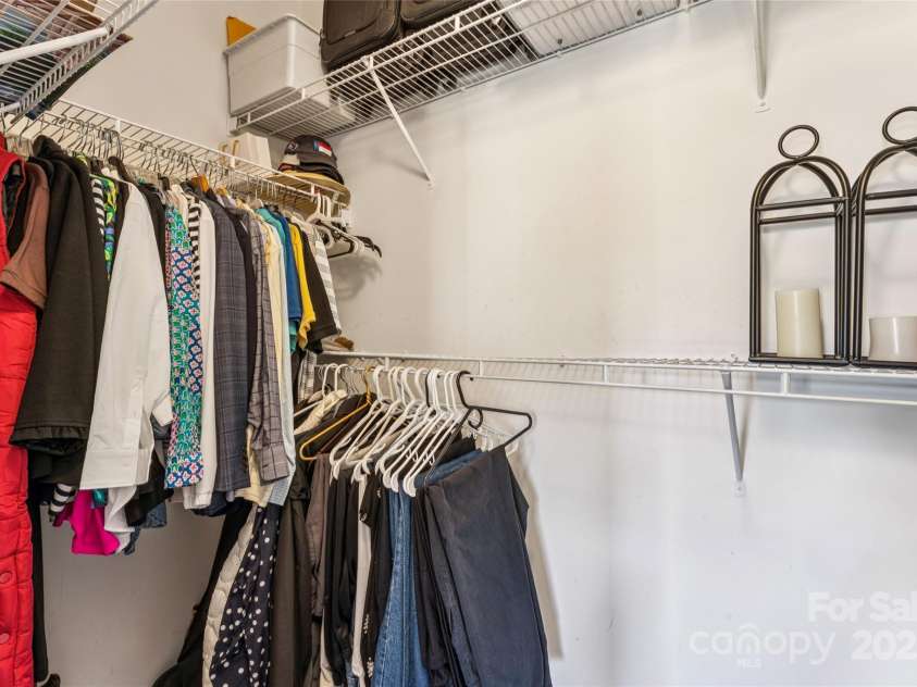 18009 Kings Point Drive, Cornelius, NC 28031.  MLS# CAR4315255, YatesRealty ID 5964. 